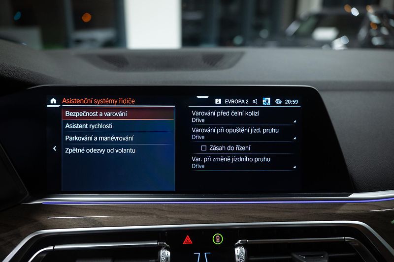 BMW X5 (2019) 30D 195 KW VZDUCH, PANO - fotka 36 z 46