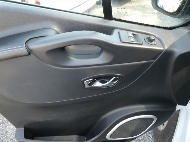 Opel Vivaro 1,6 BiCDTi 107kW Long,8.MÍST,n - fotka 34 z 41