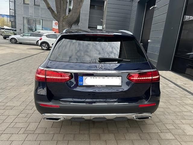 Mercedes-Benz Třídy E (2020) E400 d 4Matic Allterrain - fotka 13 z 34