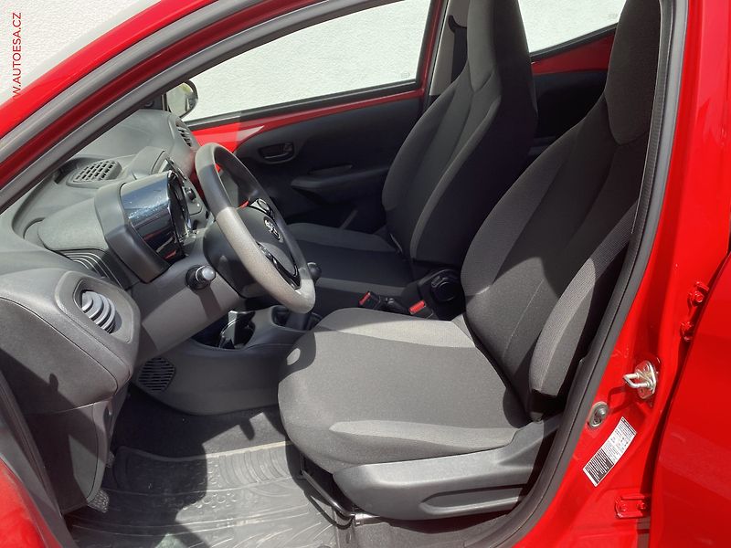 Toyota Aygo (2021) 1.0 VVT-i, 1.maj,ČR, AC, - fotka 9 z 13