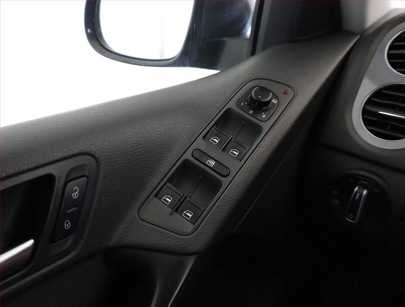 Volkswagen Tiguan (2012) 1.4 TSI, Serv.kniha - fotka 14 z 17