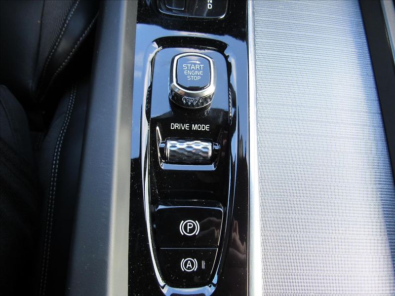 Volvo S60 2,0 B5 184kW AWD R-Design - fotka 25 z 34