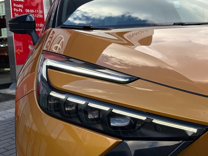 Toyota C-HR 2.0L HEV (4x4)  Executive Prem - fotka 21 z 21
