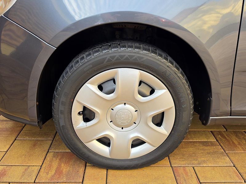 Škoda Fabia II 1.4i 16V AMBIENTE*2x SADA* - fotka 51 z 55