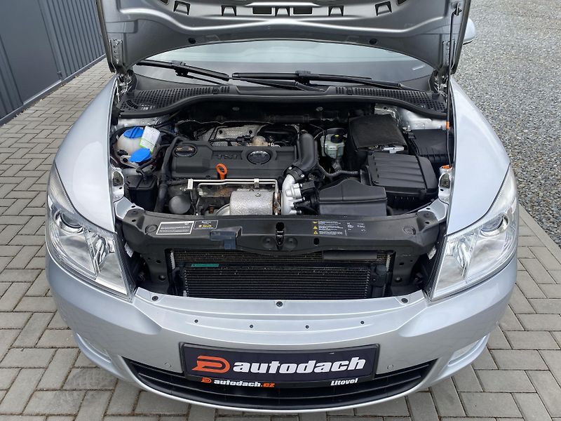 Škoda Octavia 1.4 TSI 90kW -ELEGANCE-PDC-ALU - fotka 42 z 44