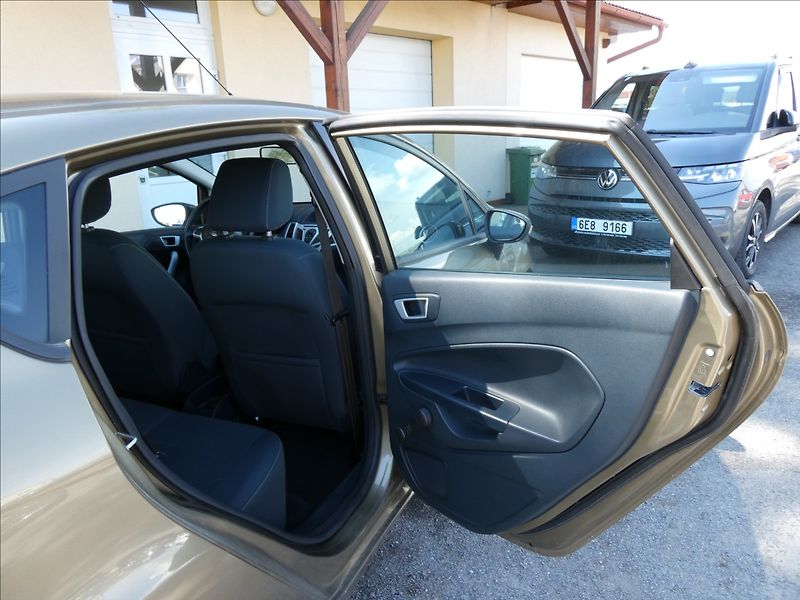 Ford Fiesta 1,2 i 60kW 2x kola, klima - fotka 19 z 30