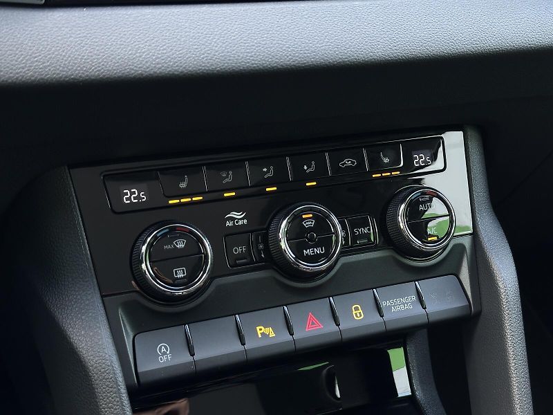 Škoda Karoq 1.5TSi DSG 150PS Matrix-LED V. - fotka 27 z 49