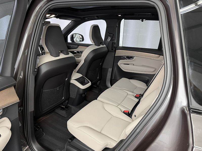 Volvo XC90 B5 AWD PLUS DARK, PANORAMA, H& - fotka 11 z 33