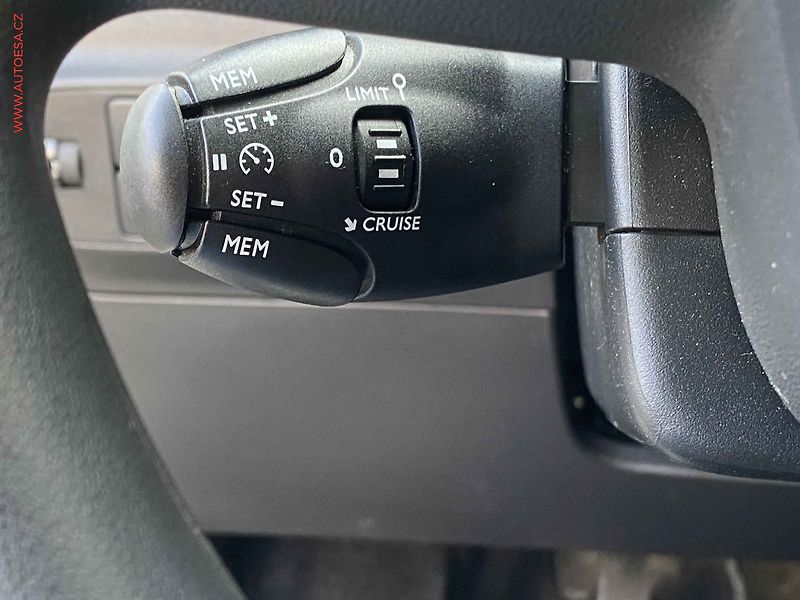 Citroën C3 (2021) 1.2 PT, Feel, LED, navi - fotka 13 z 16