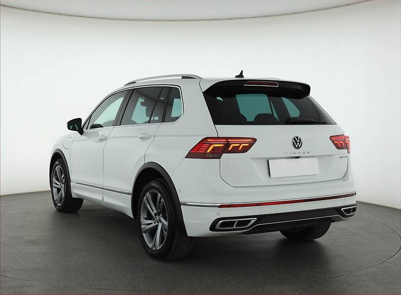 Volkswagen Tiguan (2022) R-Line 1.4 TSI eHybrid - fotka 4 z 20