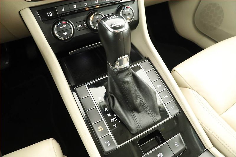 Škoda Superb (2015) Laurin&Klement 2.0 TDI - fotka 12 z 20