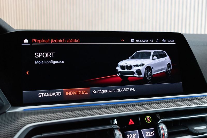 BMW X5 xDrive30d ///MSPORT*TAŽNÉ*ČR* - fotka 31 z 55