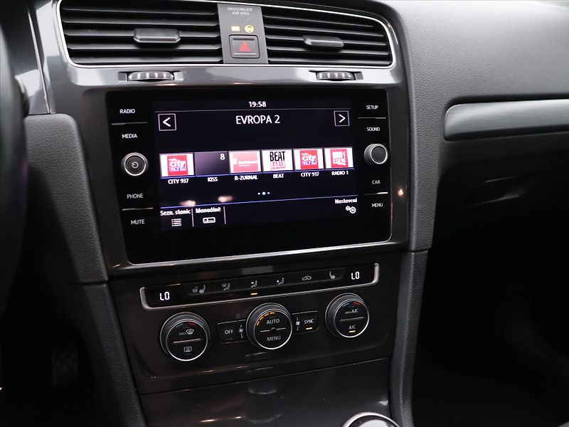 Volkswagen Golf 1,4 TSI 92kW CZ LED - fotka 16 z 24