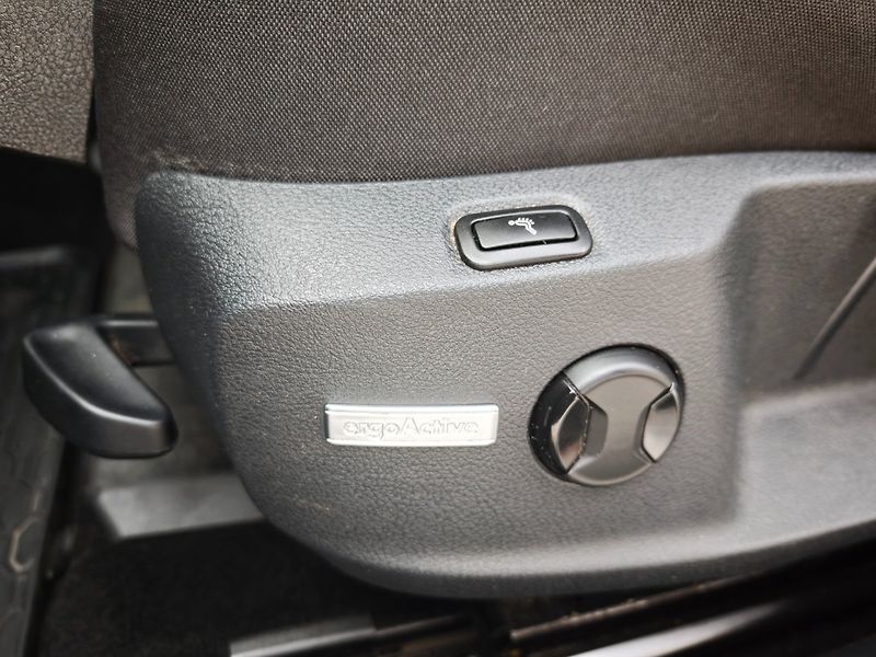 Volkswagen Golf (2019) 1,5 TSI 110 KW Highline - fotka 28 z 33