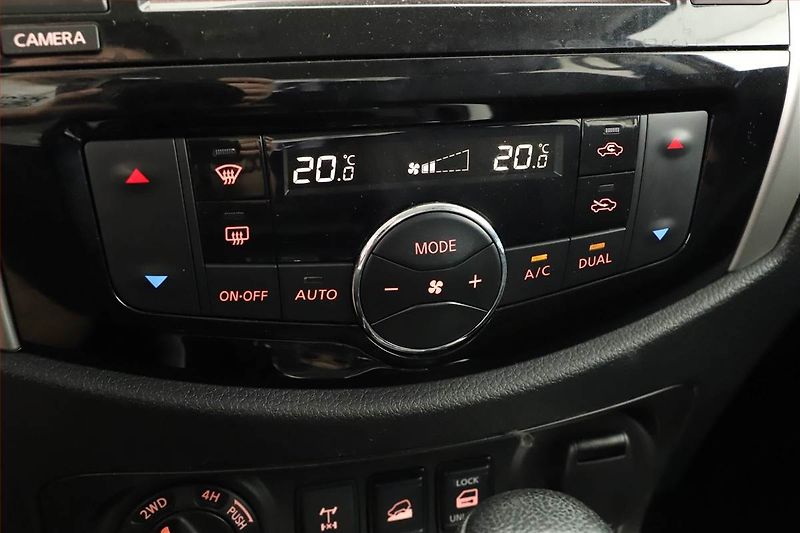 Nissan Navara (2019) 2.3 dCi, Navigace, Xenony - fotka 13 z 27