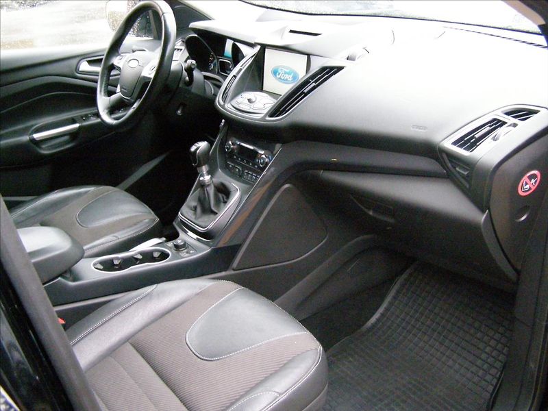 Ford Kuga 2,0   TDCI 2 majitel - fotka 25 z 30
