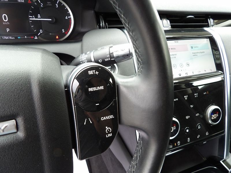Land Rover Discovery Sport D150 S AWD A/T 7míst Tažné DPH - fotka 17 z 35