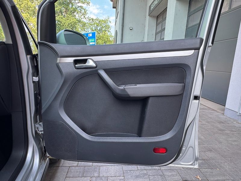 Volkswagen Touran (2008) 1.9 TDi, DUAL KLIMA, TAŽNÉ - fotka 14 z 33