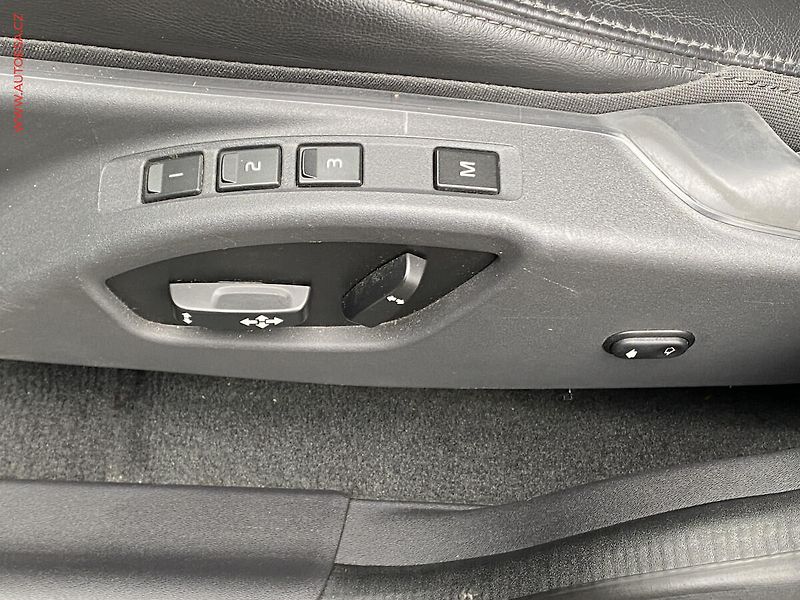 Volvo XC60 (2017) 2.0D, Summum, bixen, kůže - fotka 12 z 19