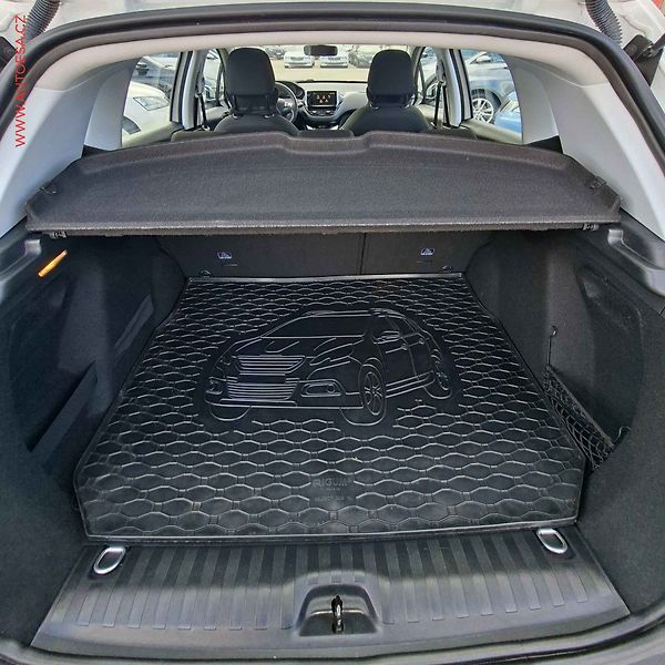 Peugeot 2008 (2019) 1.2PT, 1.maj,ČR, Active, AC - fotka 7 z 19