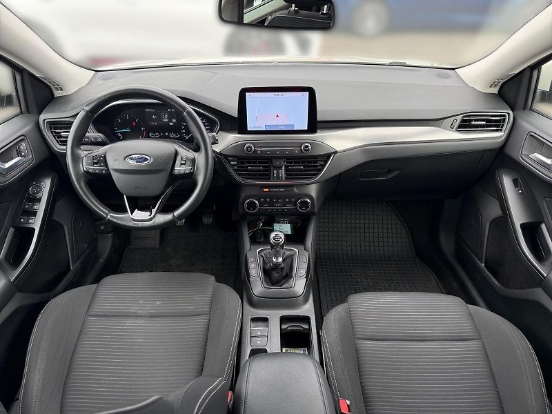 Ford Focus (2021) TITANIUM 1.5EBL 88kW CZ DPH - fotka 9 z 11