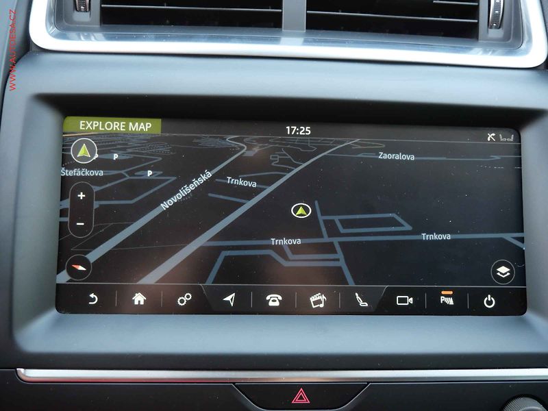 Jaguar E-Pace (2018) 2.0 D D150, LED, navi, kamera - fotka 16 z 21