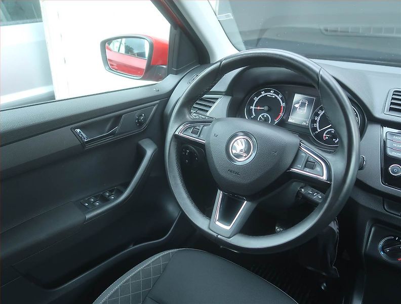 Škoda Fabia (2019) Ambition Plus 1.0 TSI - fotka 7 z 15