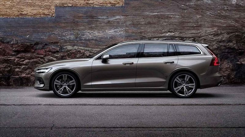 Volvo V60 (2025) 2,0   B4 FWD CORE - fotka 2 z 4