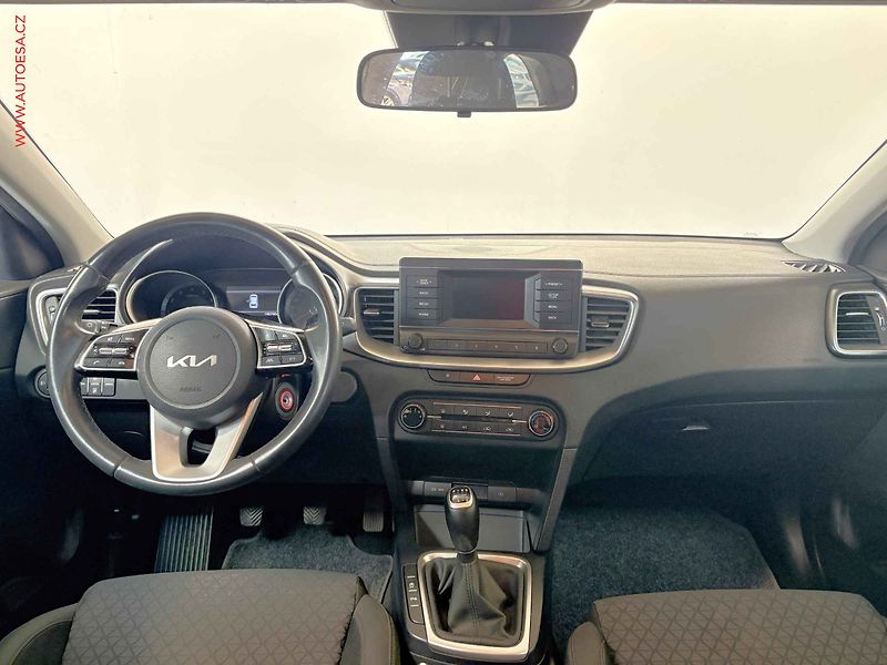 Kia Ceed (2022) 1.5 T-GDI, ČR, STK7/28 - fotka 8 z 15