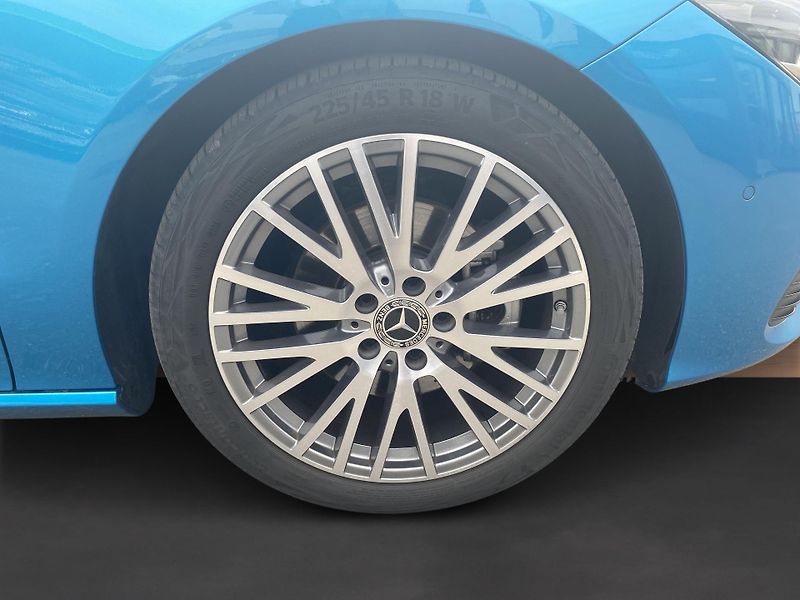 Mercedes-Benz CLA 180d SB Progressive - fotka 21 z 27