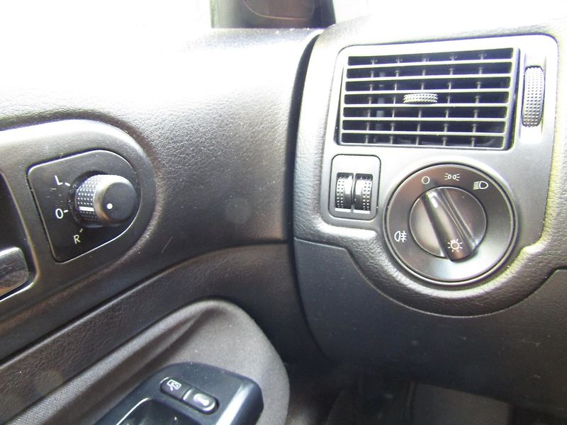 Volkswagen Golf (2002) 1.4 16V KLIMA FUNKČNÍ - fotka 29 z 34