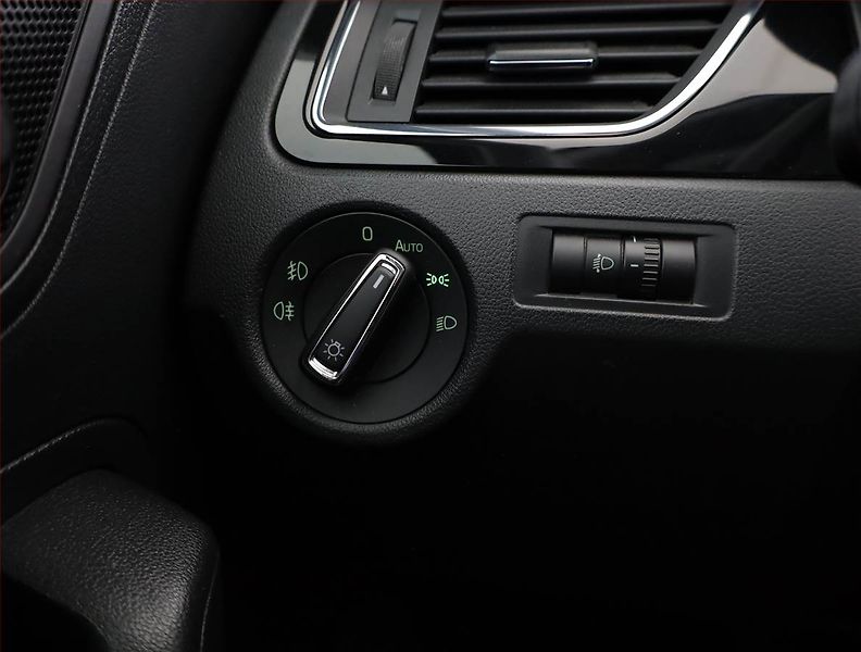 Škoda Rapid (2018) Style 1.0 TSI, Park. senzory - fotka 13 z 16