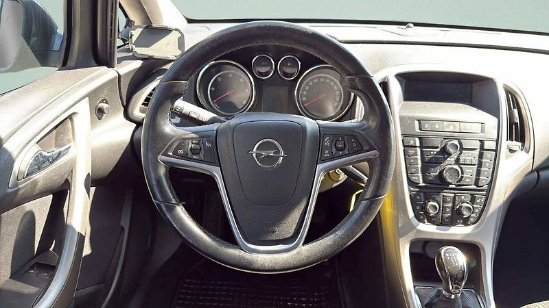 Opel Astra J SPORTS TOURER ENJOY A17DTR M - fotka 14 z 21