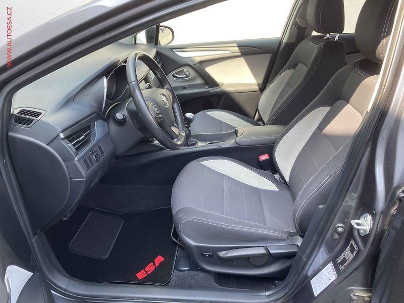 Toyota Avensis (2018) 1.8, Active, TZ, kamera - fotka 9 z 18