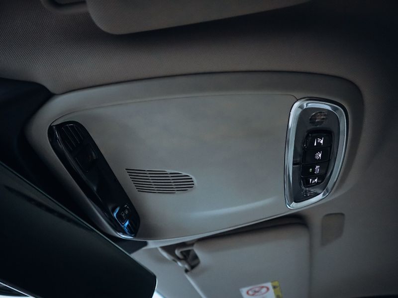 Volvo V90 D5 Momentum 173 kW AWD - fotka 17 z 28