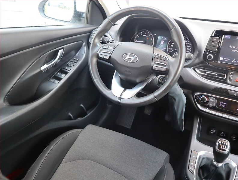 Hyundai i30 (2022) Family 1.5 T-GDI MHEV - fotka 7 z 16