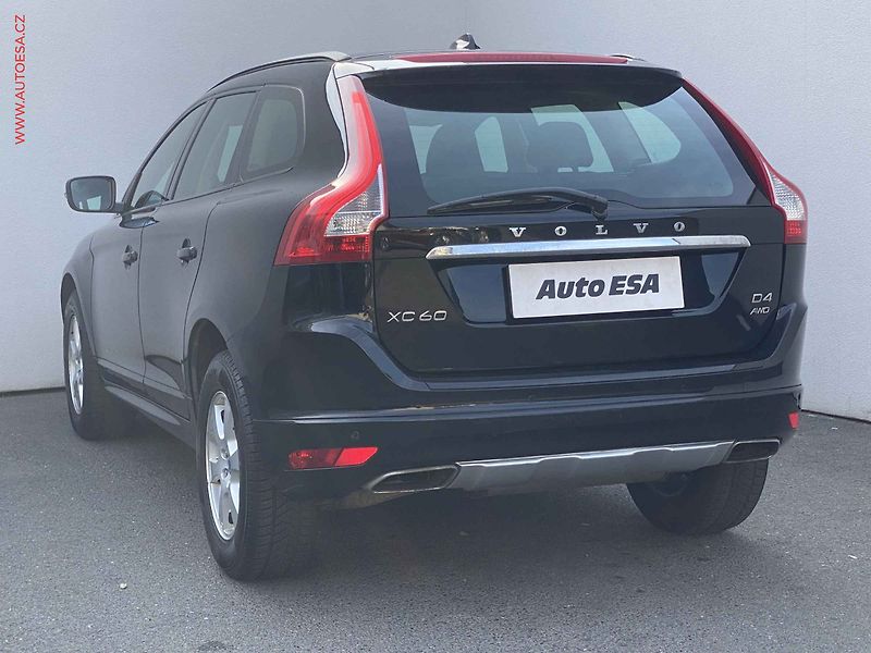 Volvo XC60 (2014) 2.4D 4x4, 2.maj,ČR, AT, park - fotka 6 z 15