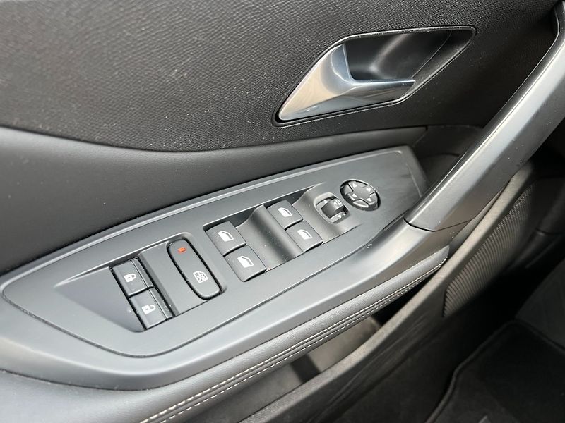 Peugeot 308 (2023) 1.2PT 96kW! Allure! Tažné! LED - fotka 14 z 34