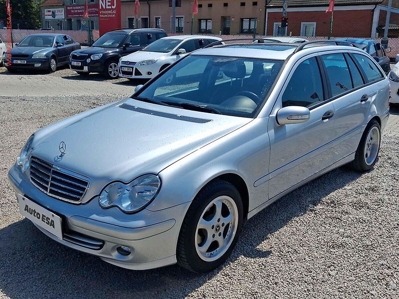 Mercedes-Benz Třídy C (2007) 1.8i, Panorama, AC - fotka 3 z 24