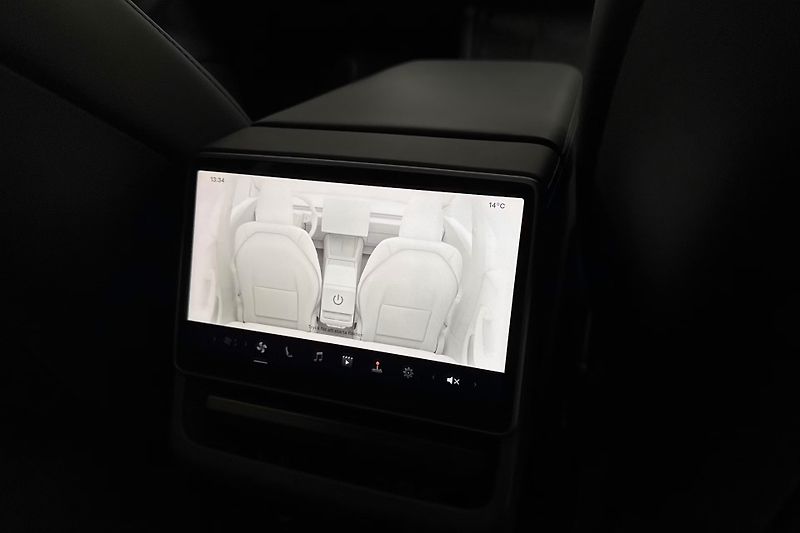 Tesla Model 3 Long Range AWD Highland Tažné - fotka 8 z 20