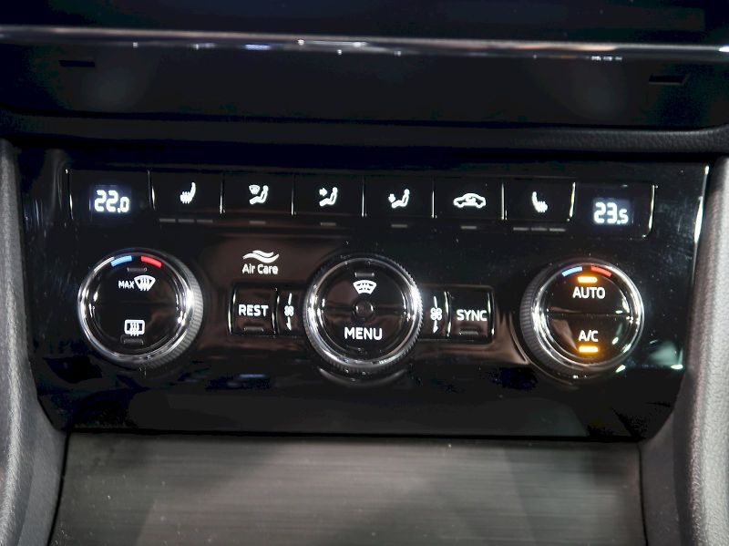 Škoda Superb (2022) STYLE 2.0TDI 147KW 4x4 DSG TAŽ - fotka 33 z 44