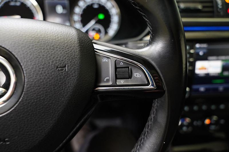 Škoda Superb - fotka 17 z 30