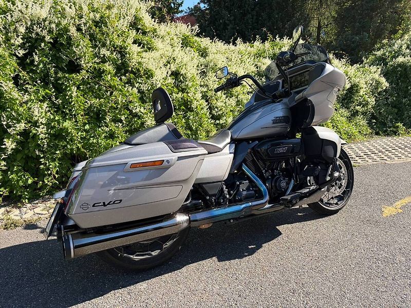 Harley-Davidson FLTRXSE CVO Road Glide (2023) - fotka 3 z 17