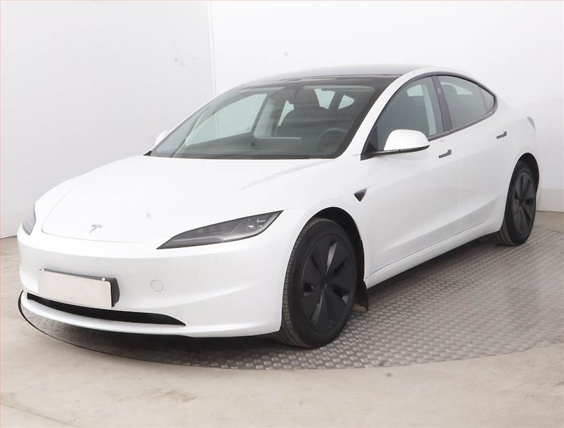 Tesla Model 3 (2024) Standard Range LFP, SoH 96% - fotka 2 z 22