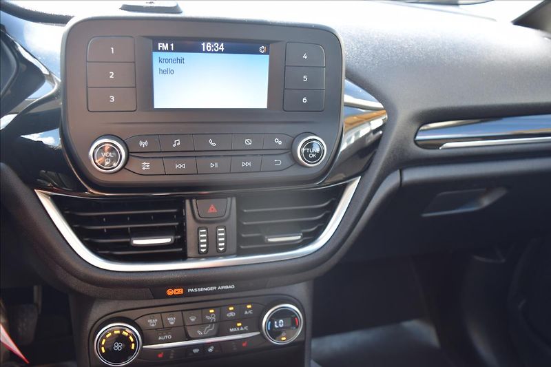 Ford Fiesta 1,0 i 73KW AUTOMAT NÍZKÉ KM - fotka 37 z 45
