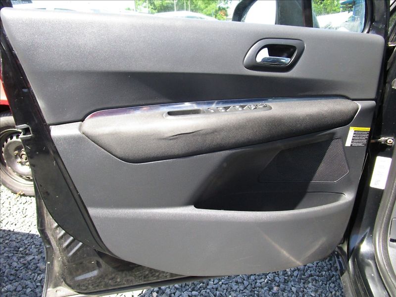 Peugeot 5008 1.6 THP aut. Klima, 7 míst - fotka 14 z 50