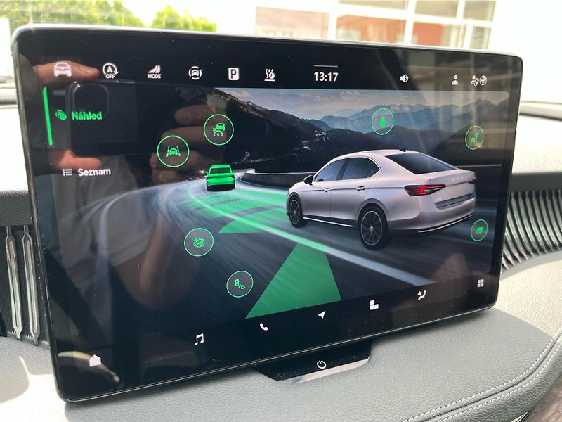 Škoda Superb 2.0TDi 110kW L&K DSG - fotka 15 z 30