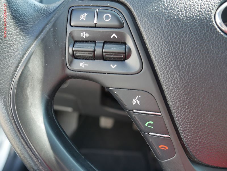 Kia Ceed (2016) 1.4i, ČR, AC, temp - fotka 14 z 18
