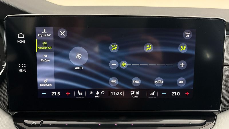 Škoda Octavia 2.0 TDI DSG Style Combi - fotka 24 z 25