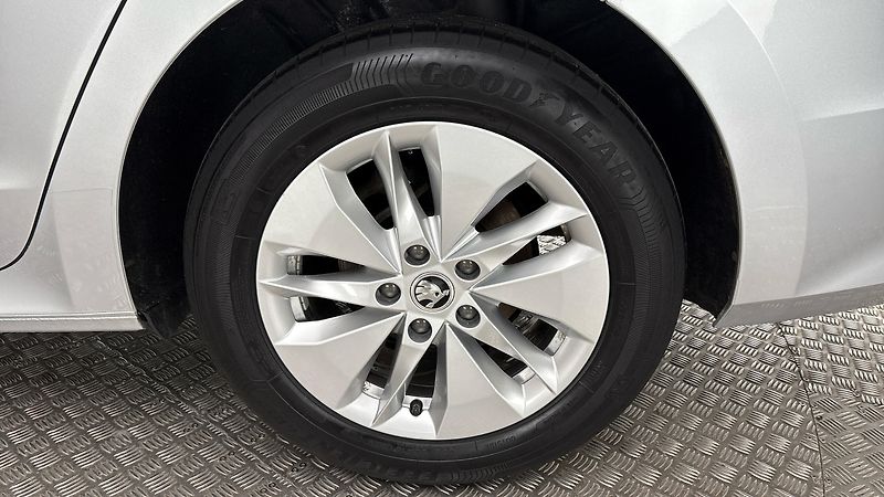 Škoda Octavia 2.0 TDI DSG Ambition - fotka 19 z 23